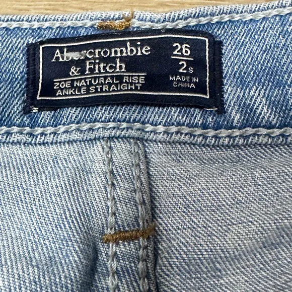 Abercrombie & Fitch Light Wash Zoe Natural Rise Ankle Straight Jeans - Picture 8 of 12